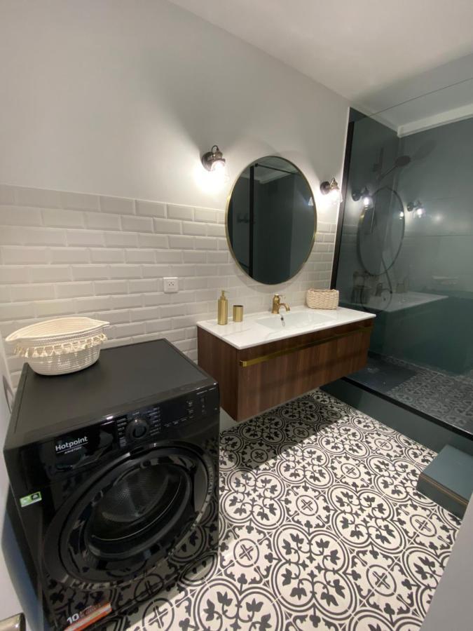 Ajaccio Magnifique T2 37M2 Centre Ville Vue Mer Au Bord De La Plage Neuf 4 Couchages Balcon Parking Prive Ferme Clim Wifi Dış mekan fotoğraf