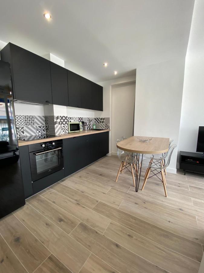 Ajaccio Magnifique T2 37M2 Centre Ville Vue Mer Au Bord De La Plage Neuf 4 Couchages Balcon Parking Prive Ferme Clim Wifi Dış mekan fotoğraf