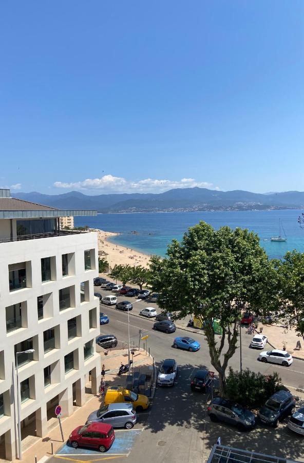 Ajaccio Magnifique T2 37M2 Centre Ville Vue Mer Au Bord De La Plage Neuf 4 Couchages Balcon Parking Prive Ferme Clim Wifi Dış mekan fotoğraf